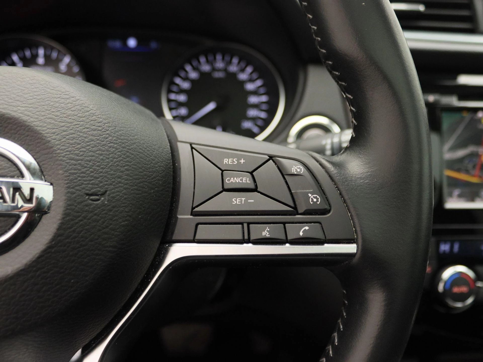 Nissan-QASHQAI-image-18