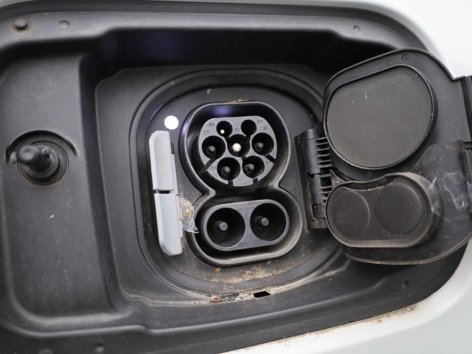 BMW-i4-image-36