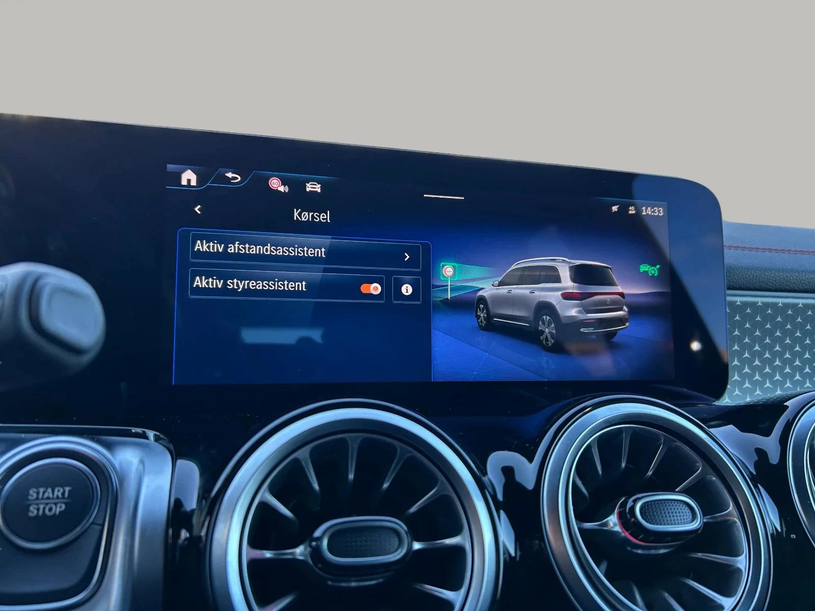 Mercedes-Benz-EQB-image-18