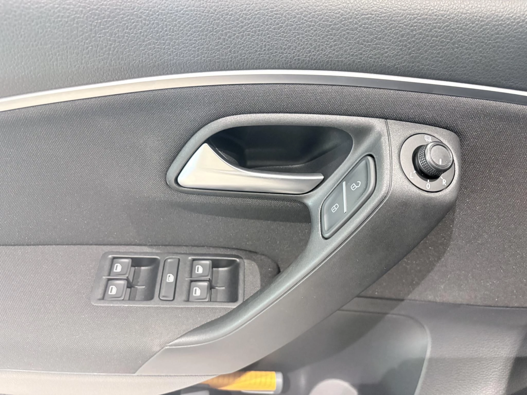 Volkswagen-Polo-image-11