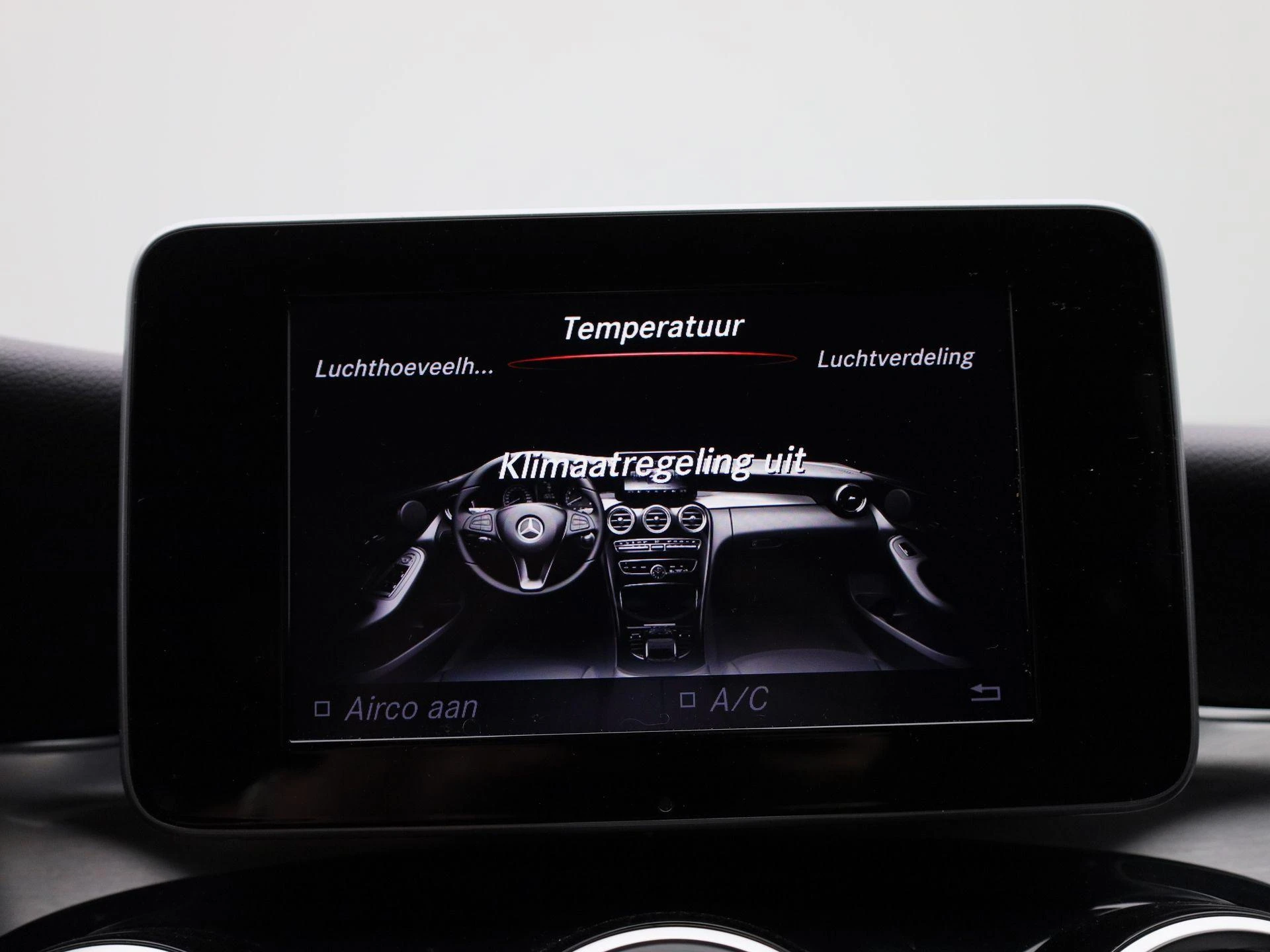 Mercedes-Benz-C-Klasse-image-15