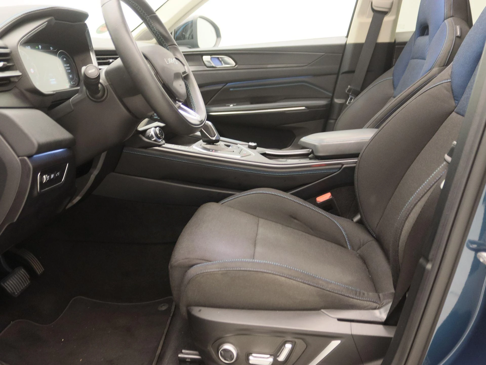 Lynk & Co-01-image-11