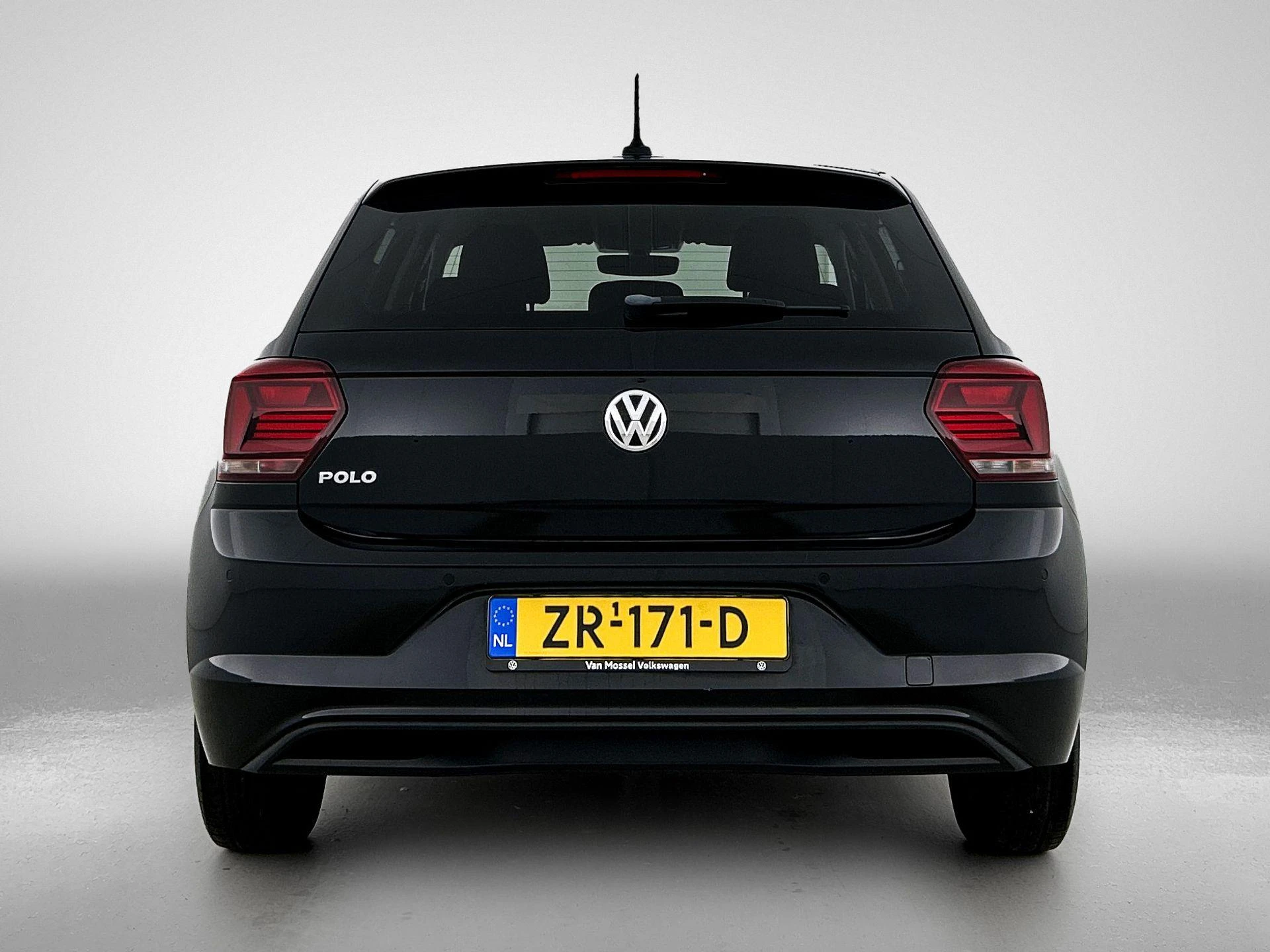 Volkswagen-Polo-image-2