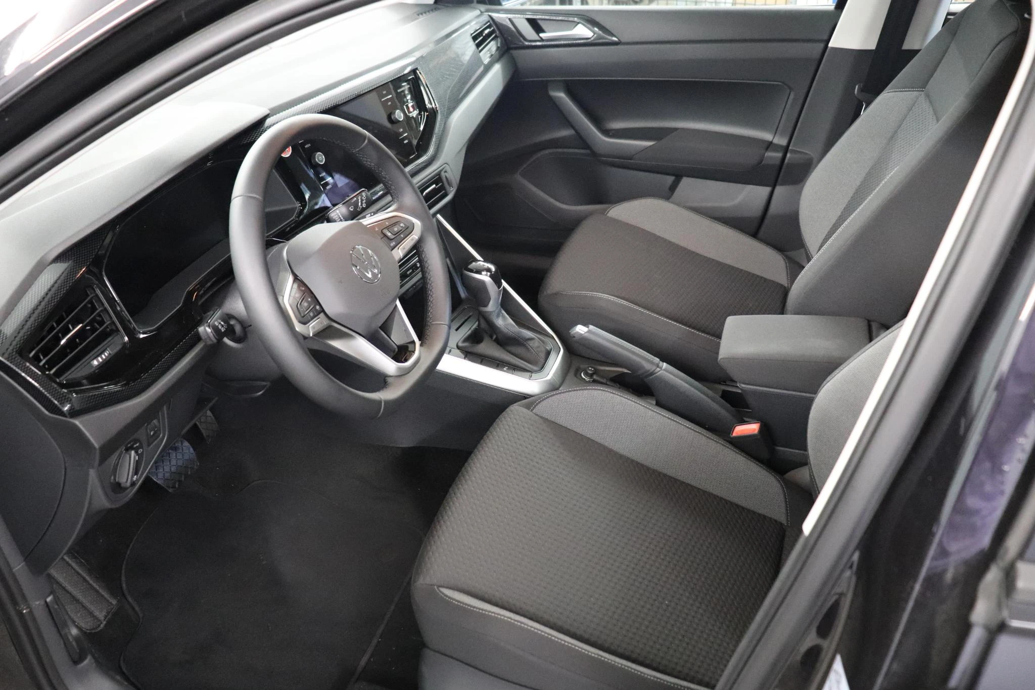Volkswagen-Polo-image-7