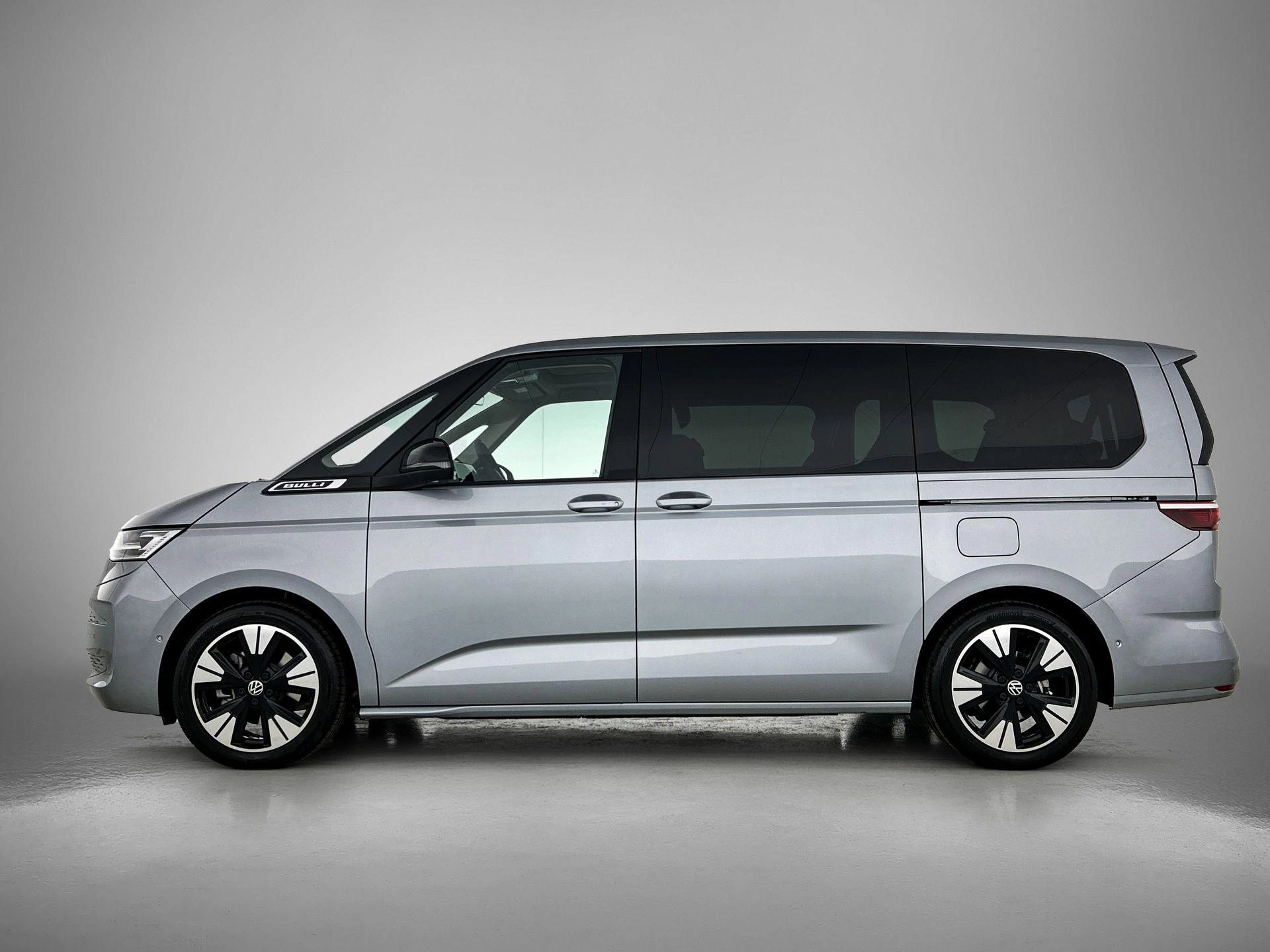 Volkswagen-Multivan-image-1