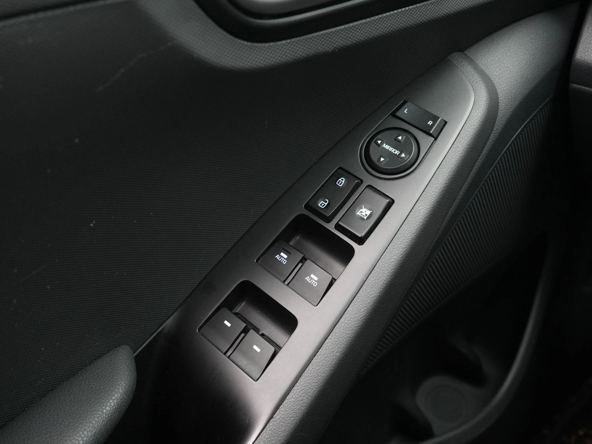 Hyundai-IONIQ-image-31
