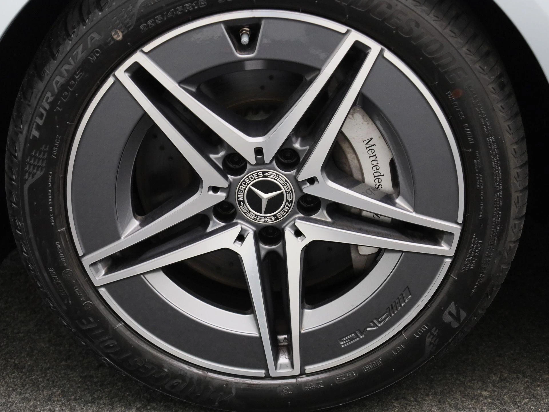 Mercedes-Benz-C-Klasse-image-12