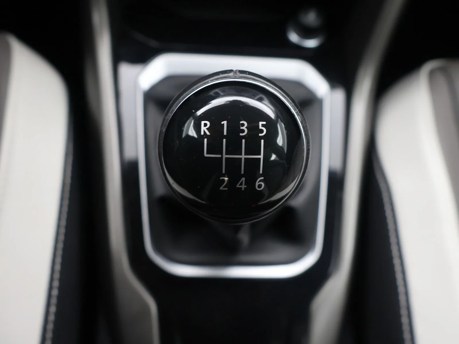 Volkswagen T-Roc T-Roc Style 1.6TDI 116PK *LEDER*PDC*ACC*AIRCO*APP-CONNECT*DAB-RADIO*ZETELVERWARMING*...*