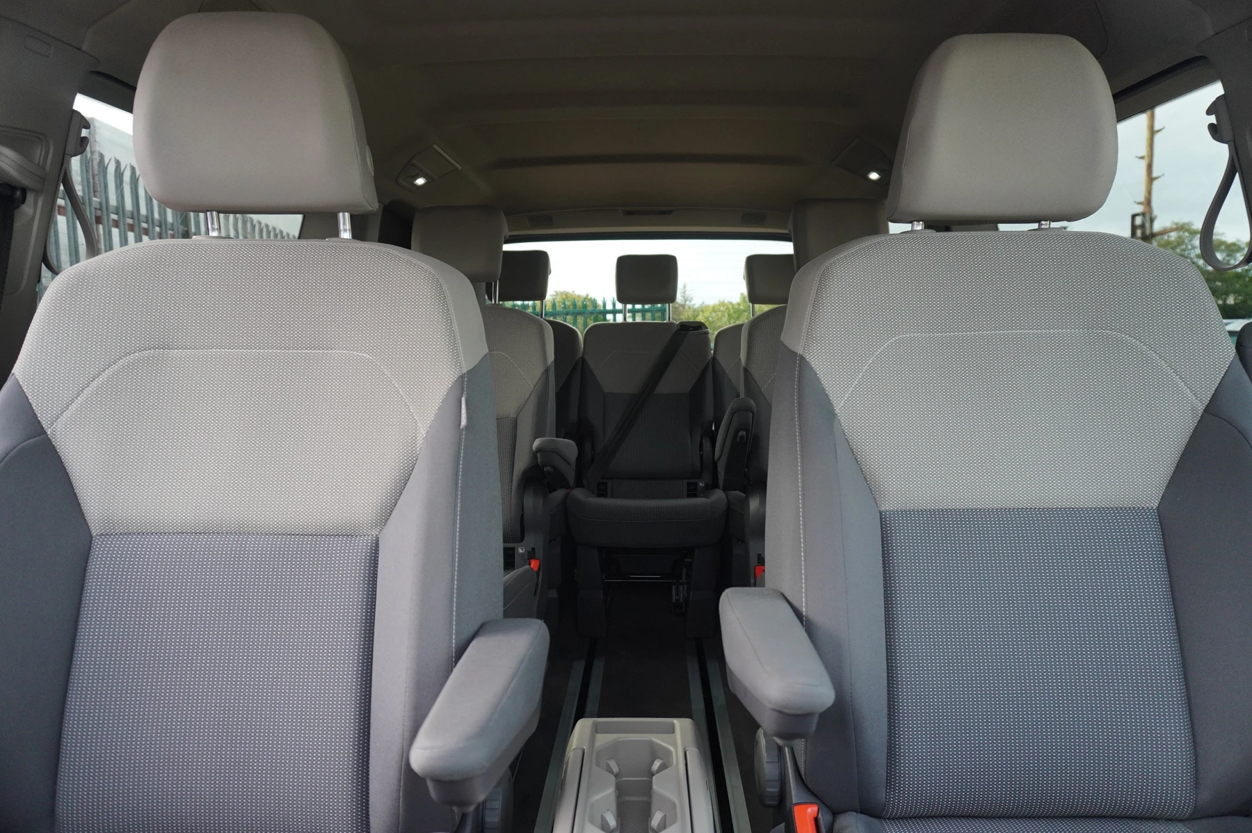 Volkswagen-Multivan-image-10