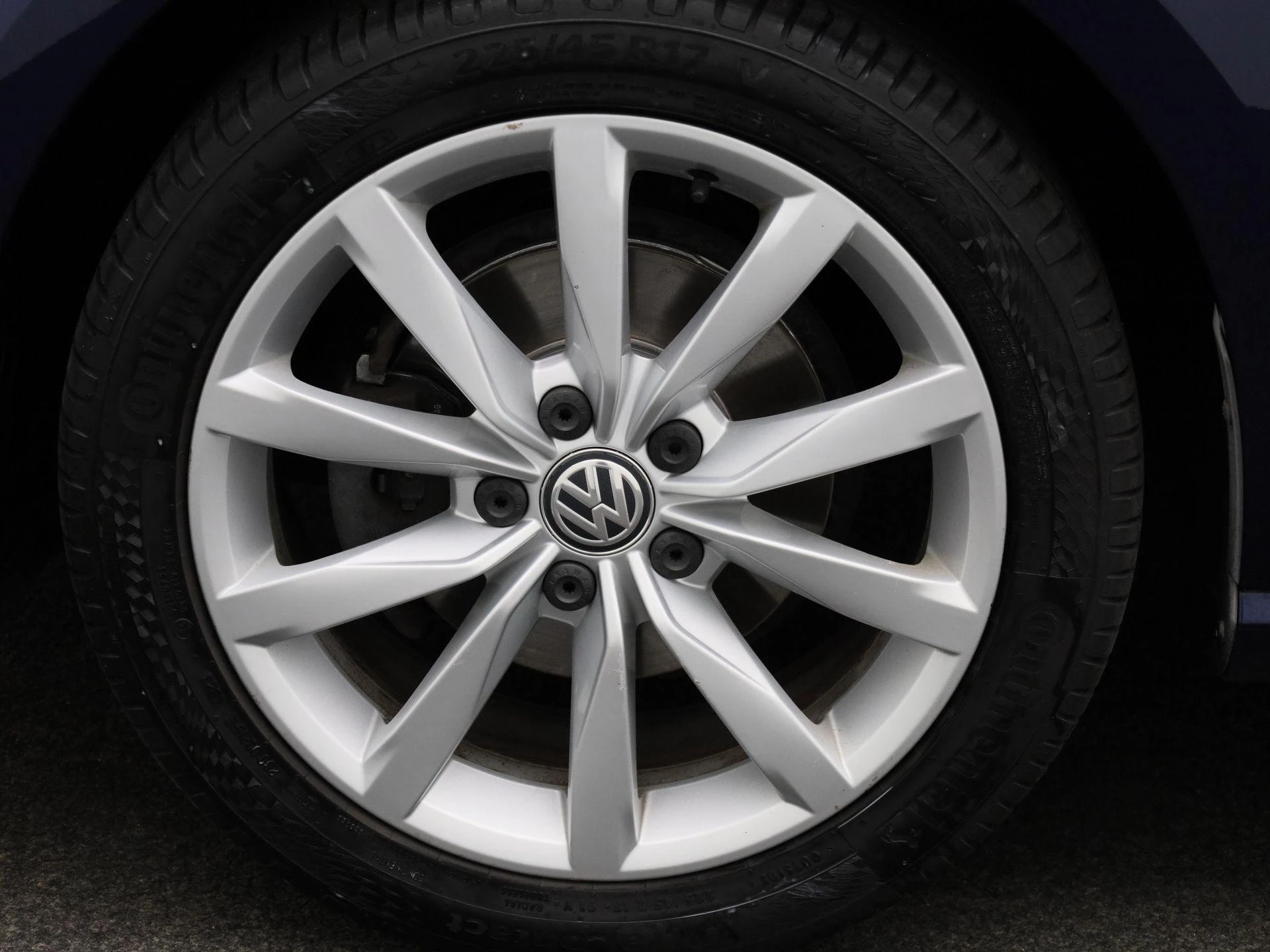 Volkswagen-Golf-image-12