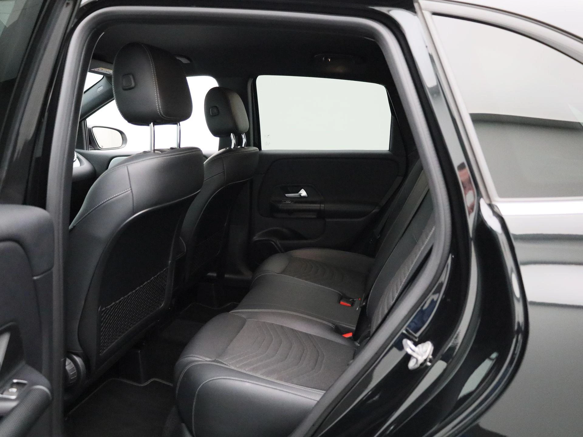 Mercedes-Benz-B-Klasse-image-9