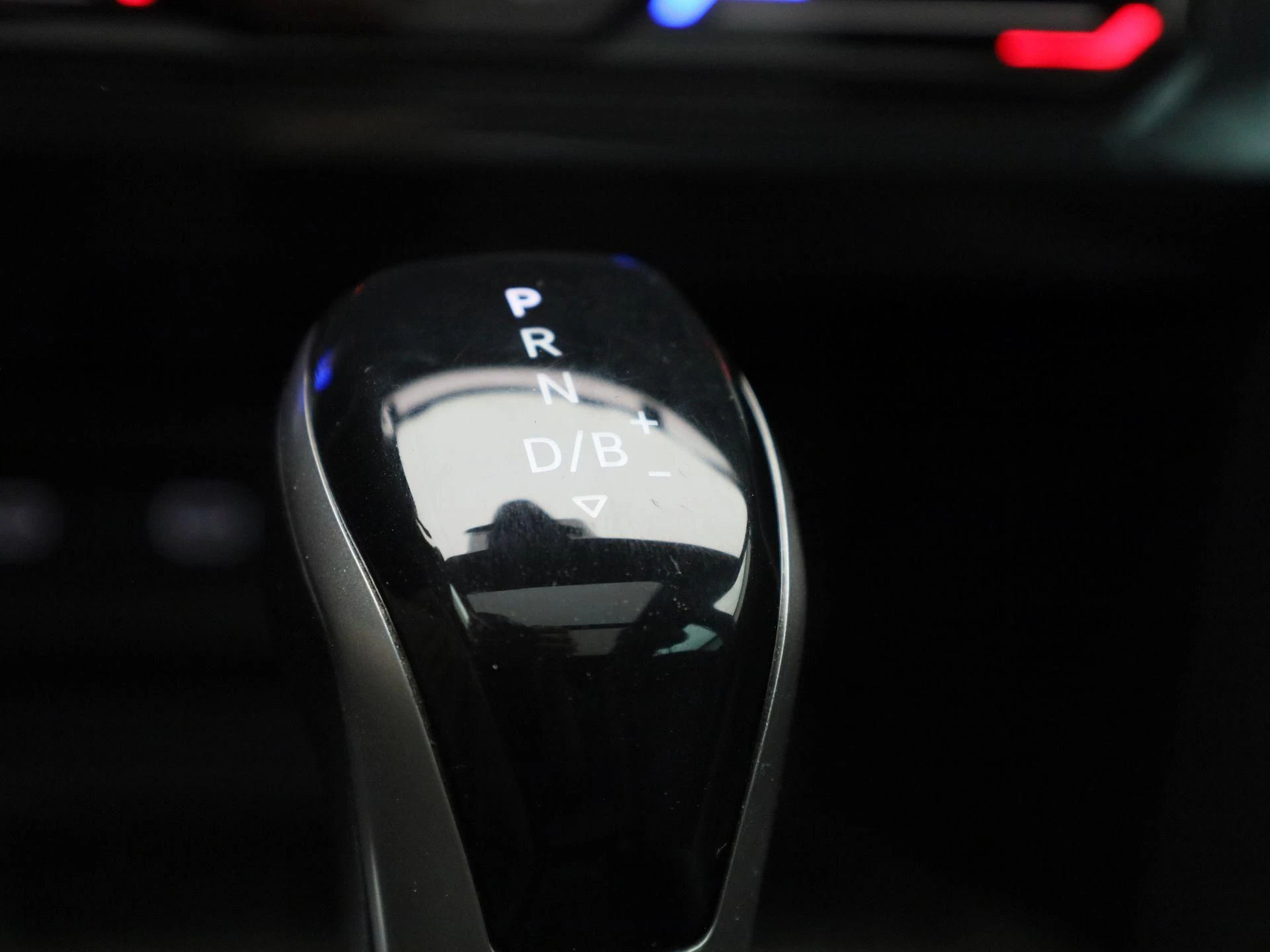 Volkswagen-Tiguan-image-19
