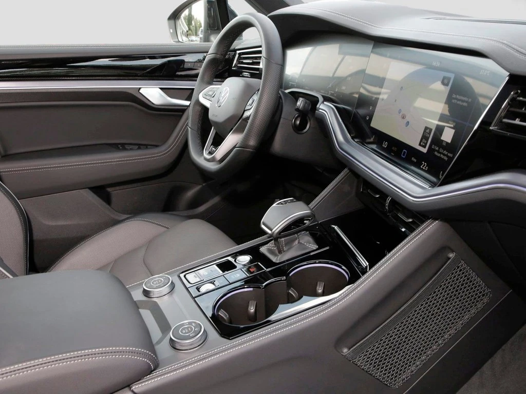 Volkswagen-Touareg-image-8