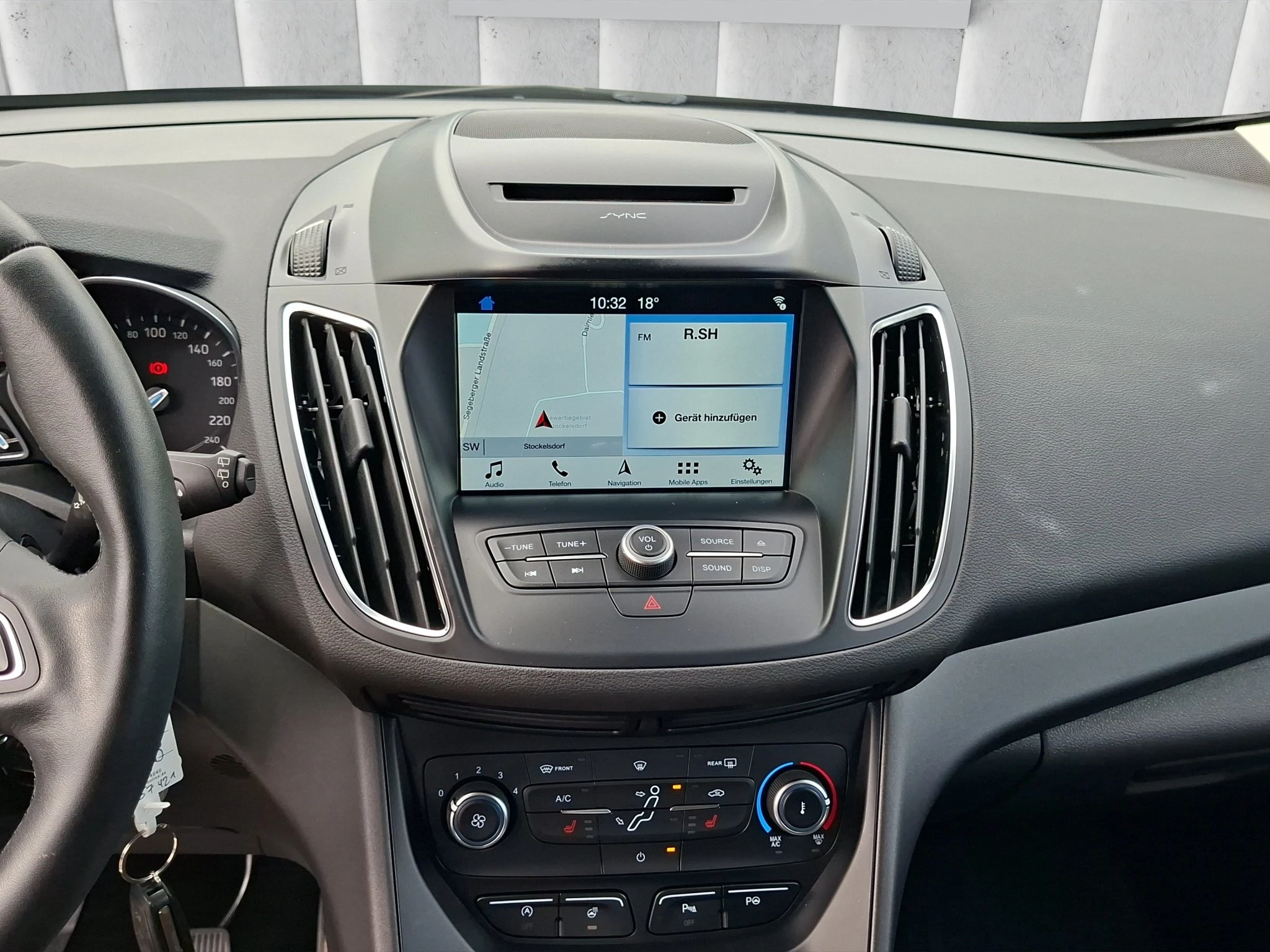 Ford-C-MAX-image-14