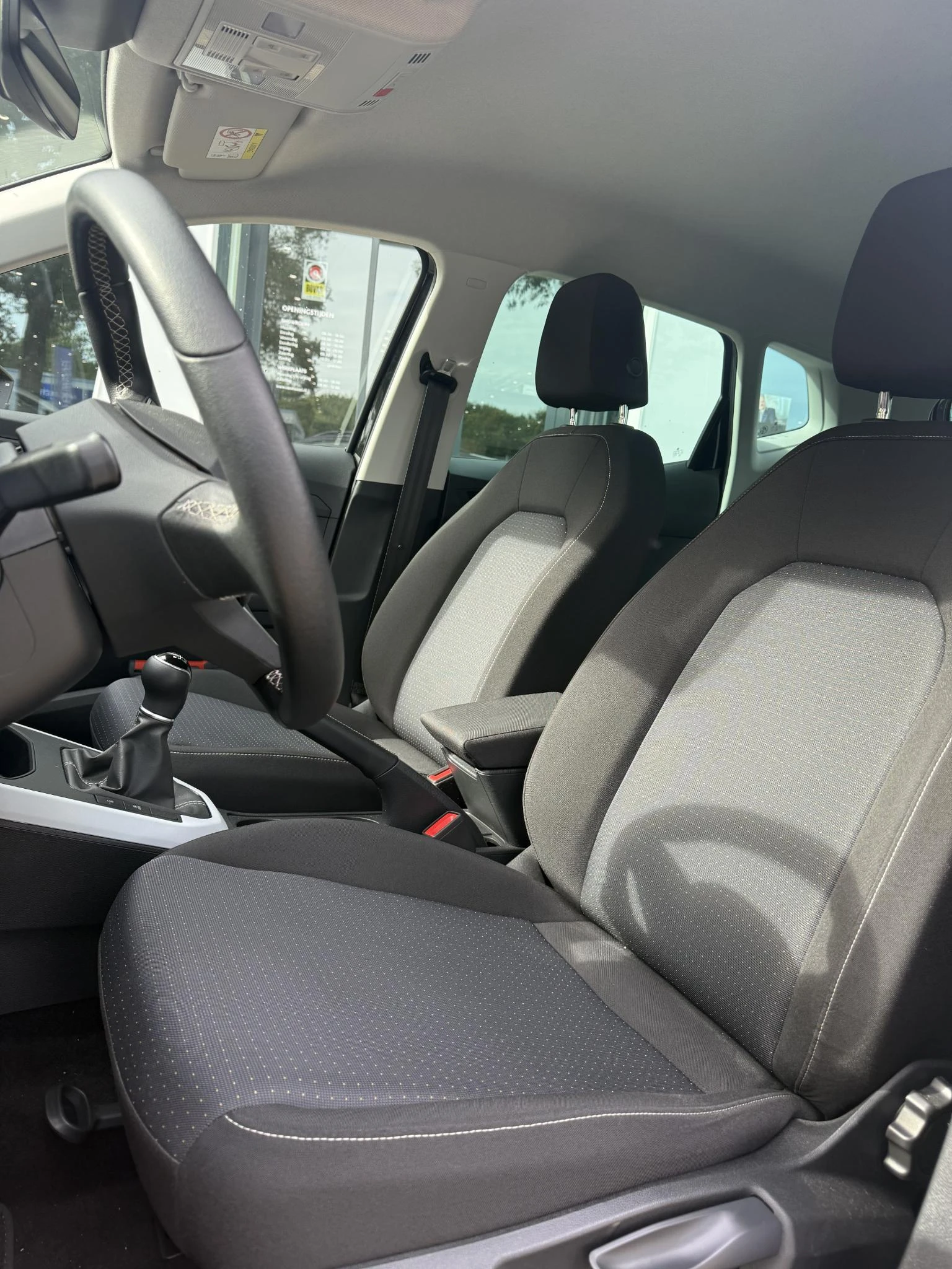 SEAT-Arona-image-4
