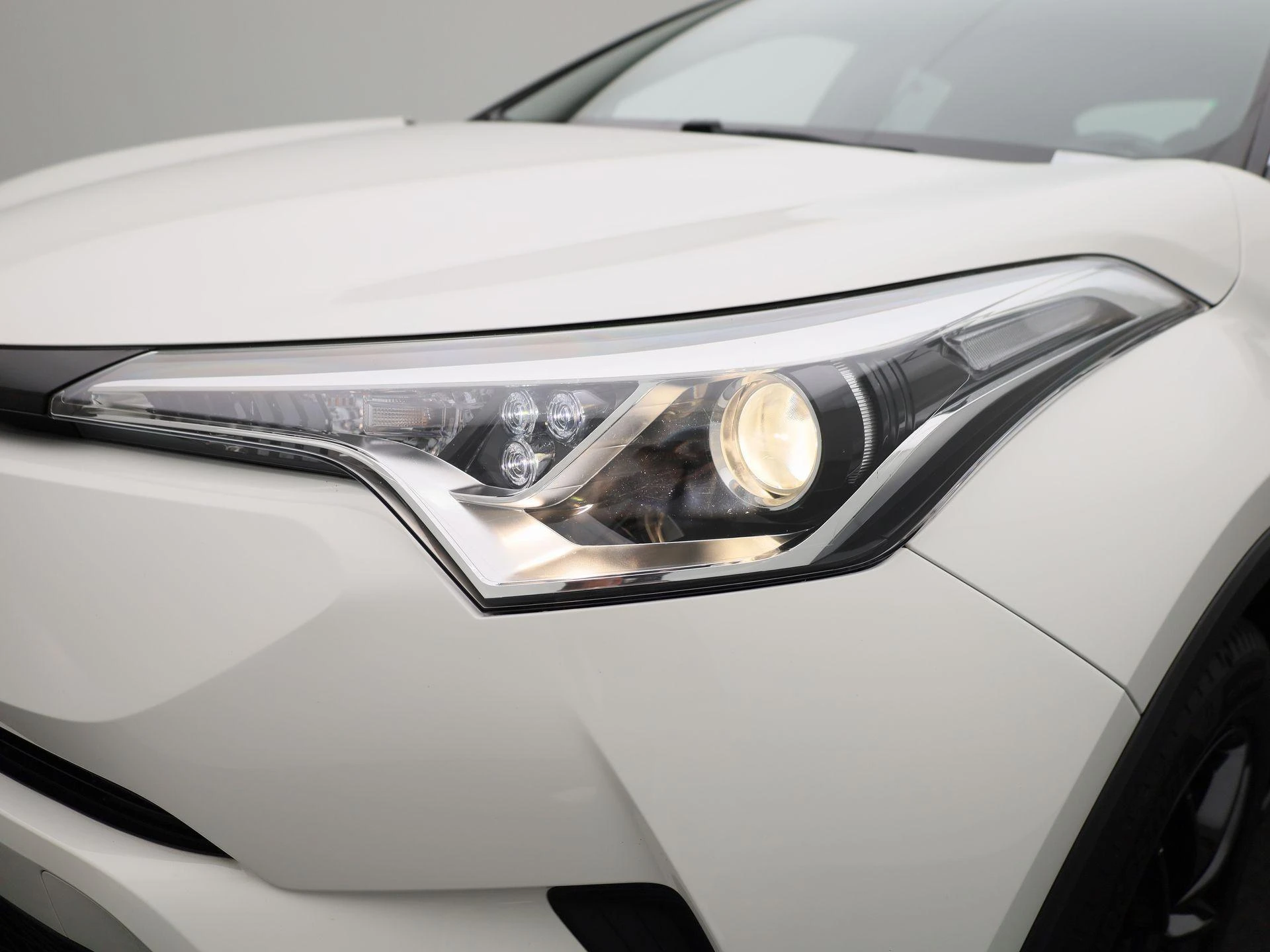 Toyota-C-HR-image-14