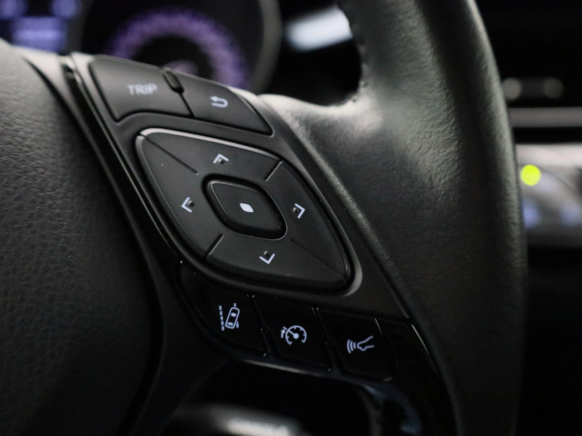 Toyota-C-HR-image-16