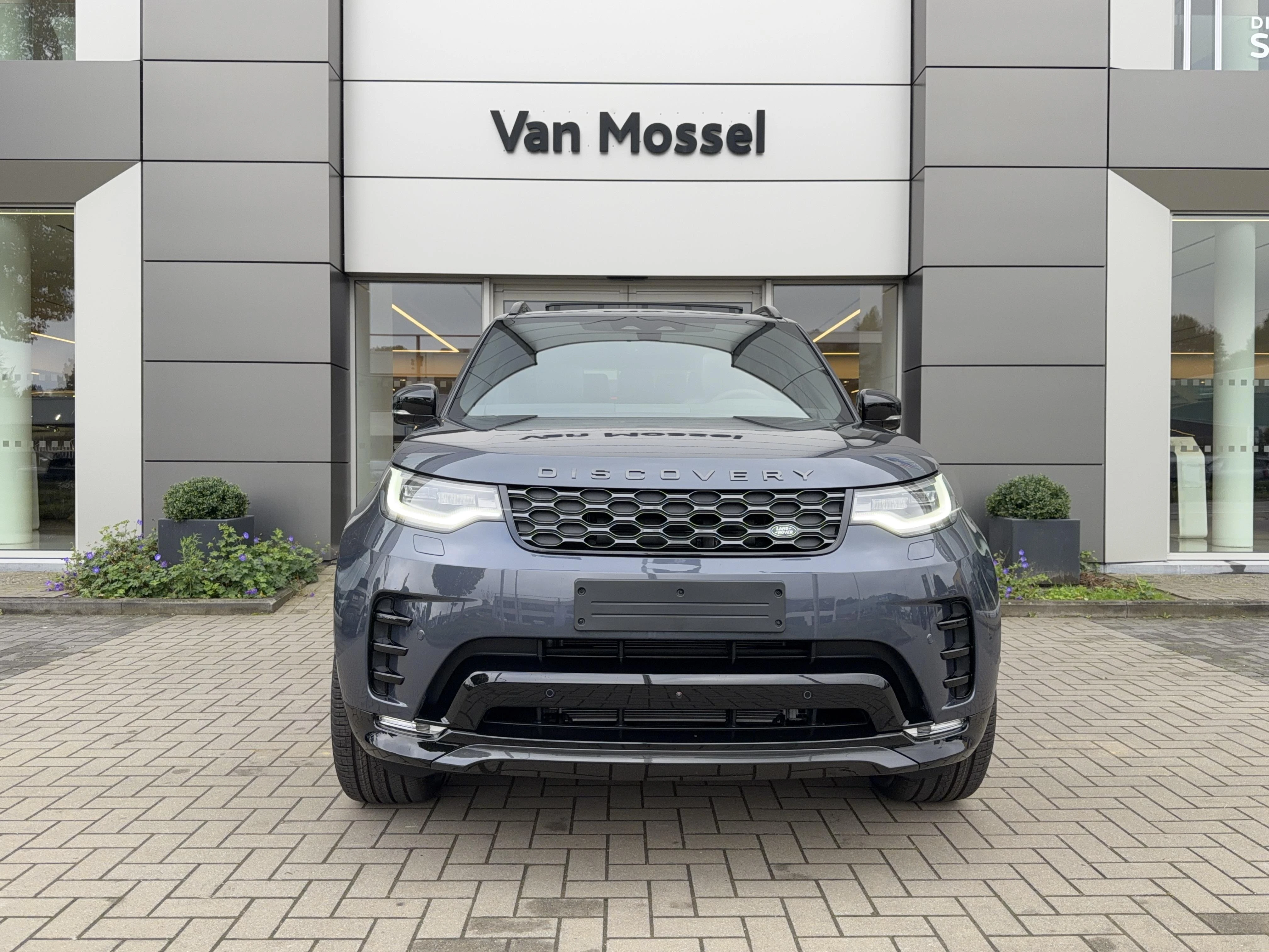 Land Rover-Discovery-image-1