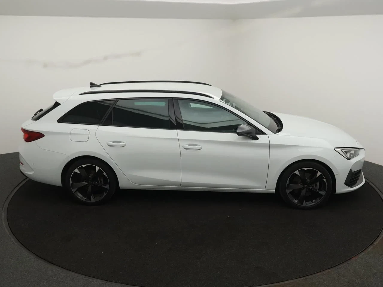 CUPRA Leon Sportstourer ST e-Hybrid (PHEV) Leon Break 1.4e-PHEV 204PK *AUTOMAAT*LEDER*SPORTZETESL*CAMERA*PDC*CRUISE*NAVI*APP-CONNECT*AIRCO*...*