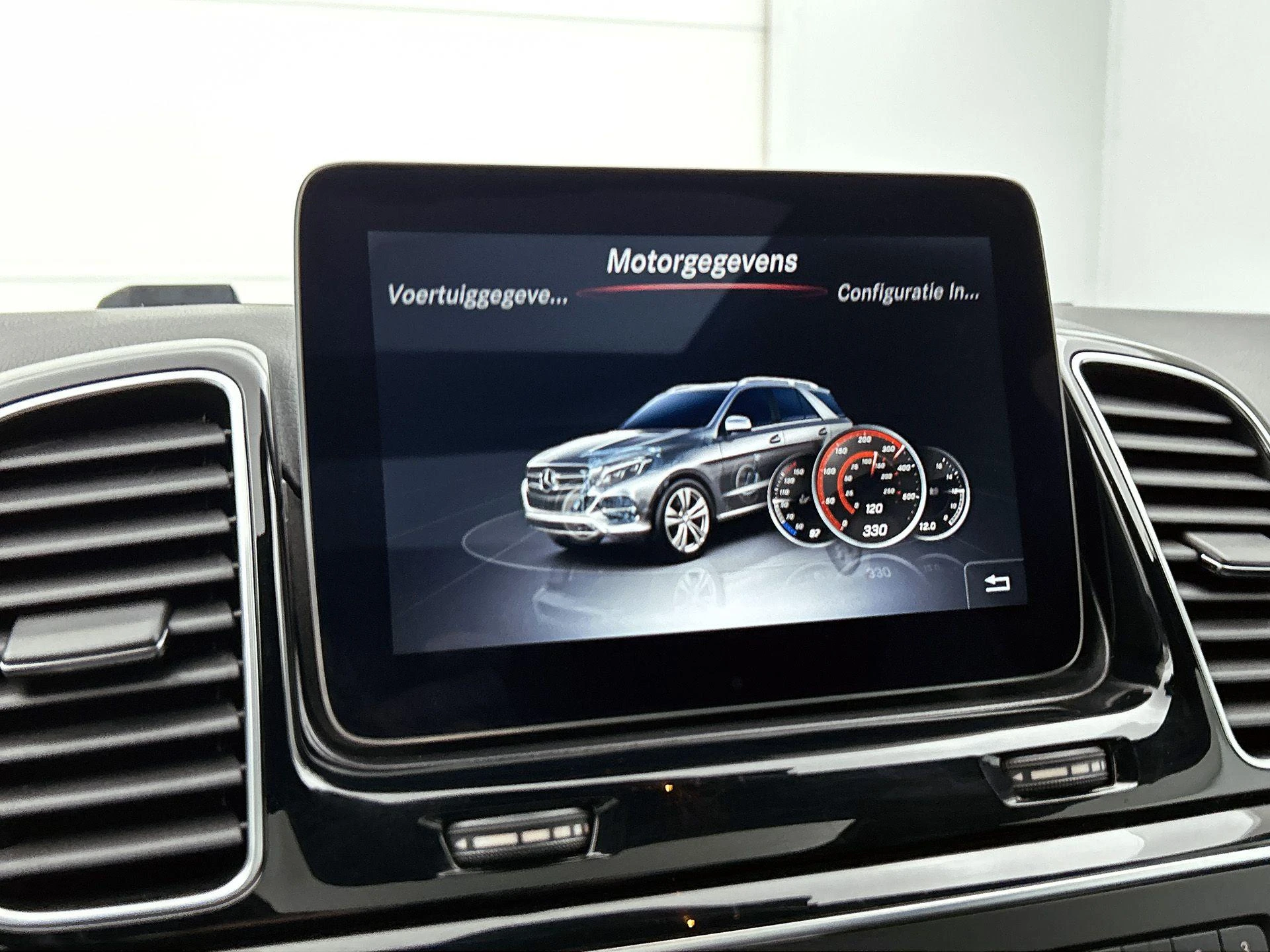 Mercedes-Benz-GLE-image-13