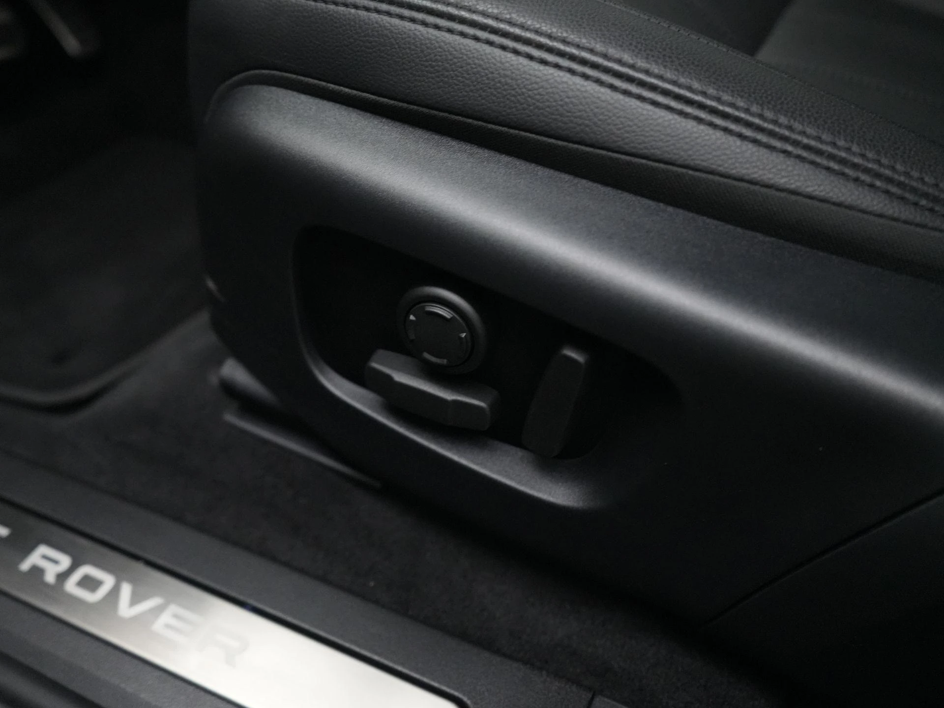 Land Rover-Range Rover Evoque-image-36