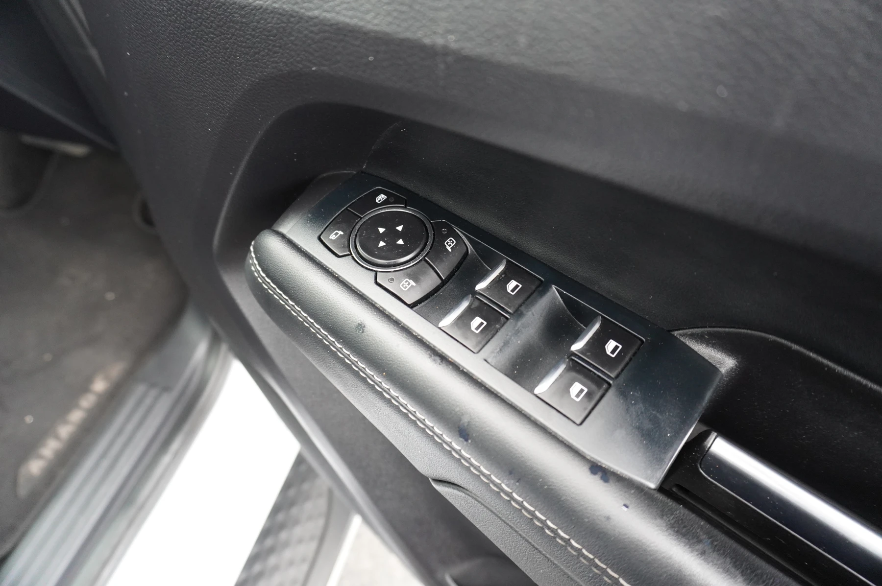 Volkswagen-Amarok-image-50