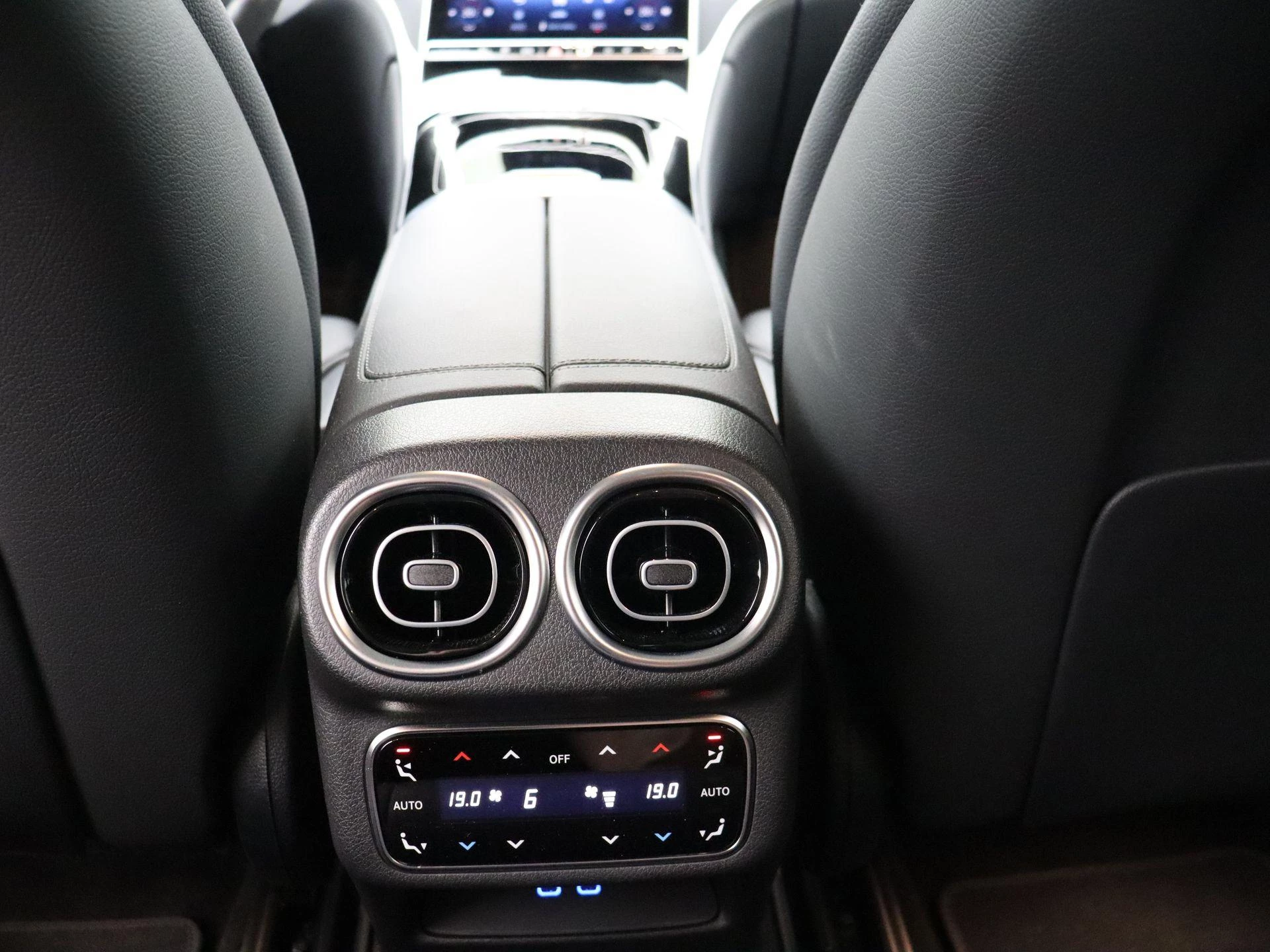 Mercedes-Benz GLC 300 e SUV Luxury Line + LEDER + DIGITAL LIGHT + TREKHAAK + 360 CAMERA +