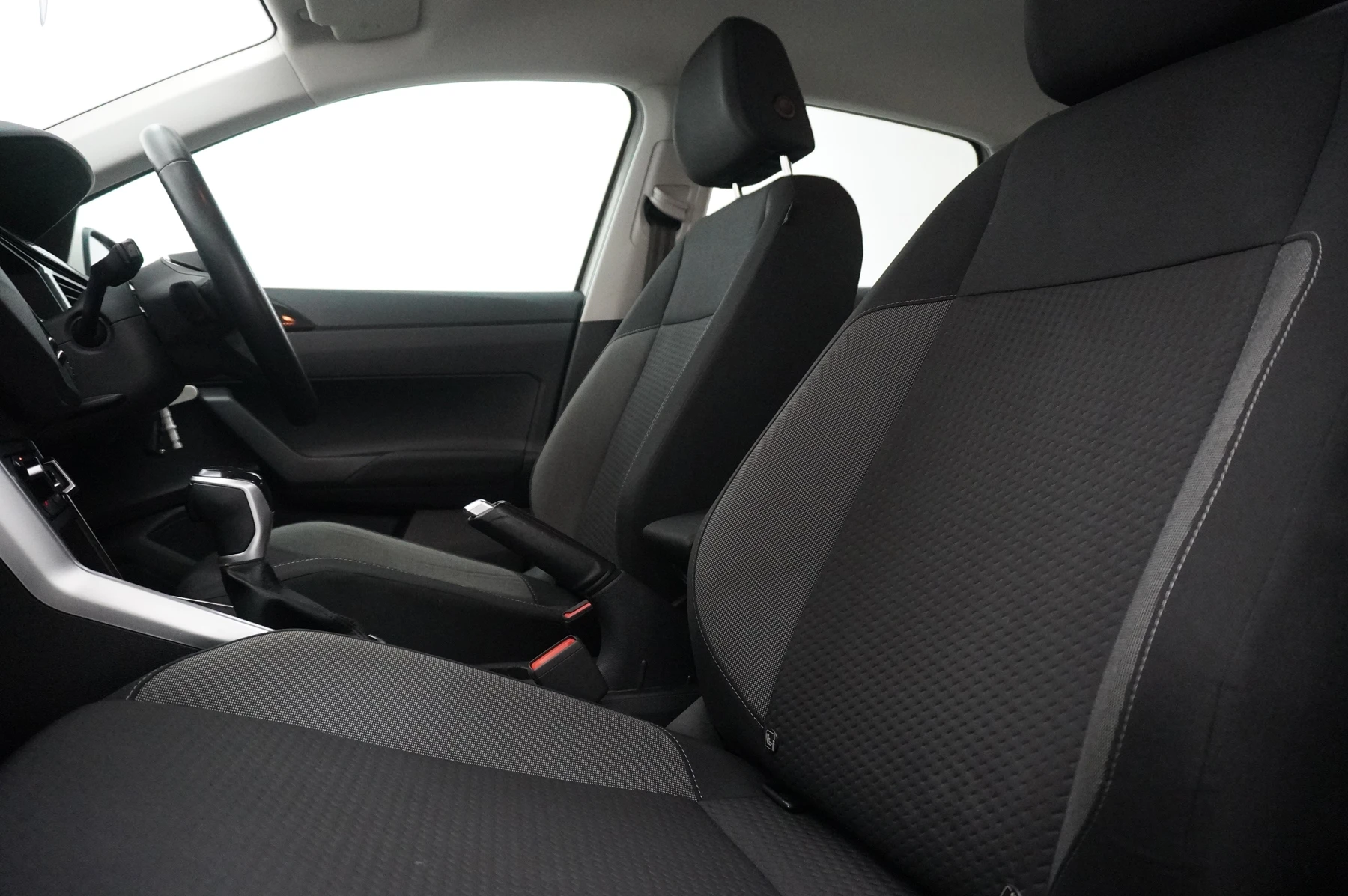 Volkswagen-Polo-image-9