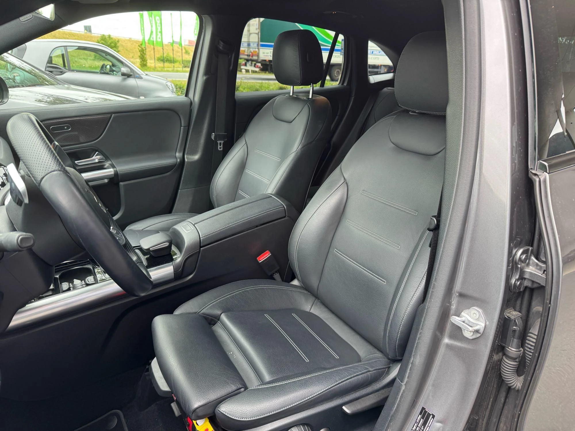 Mercedes-Benz GLA 250 e AMG Line + LEDER + PANO + MULTIBEAM + HEAD UP + CARPLAY +