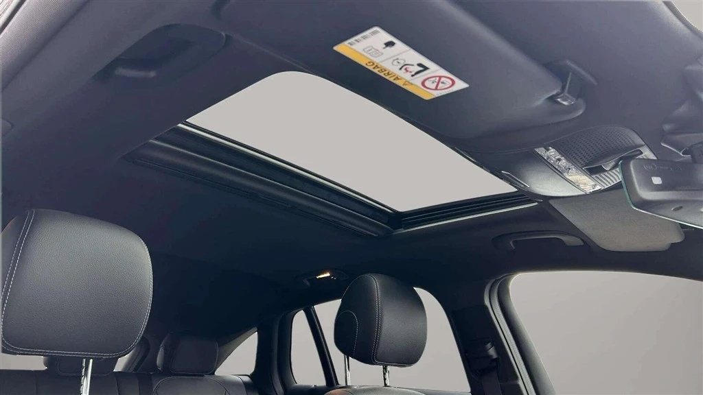 Mercedes-Benz-EQC-image-24