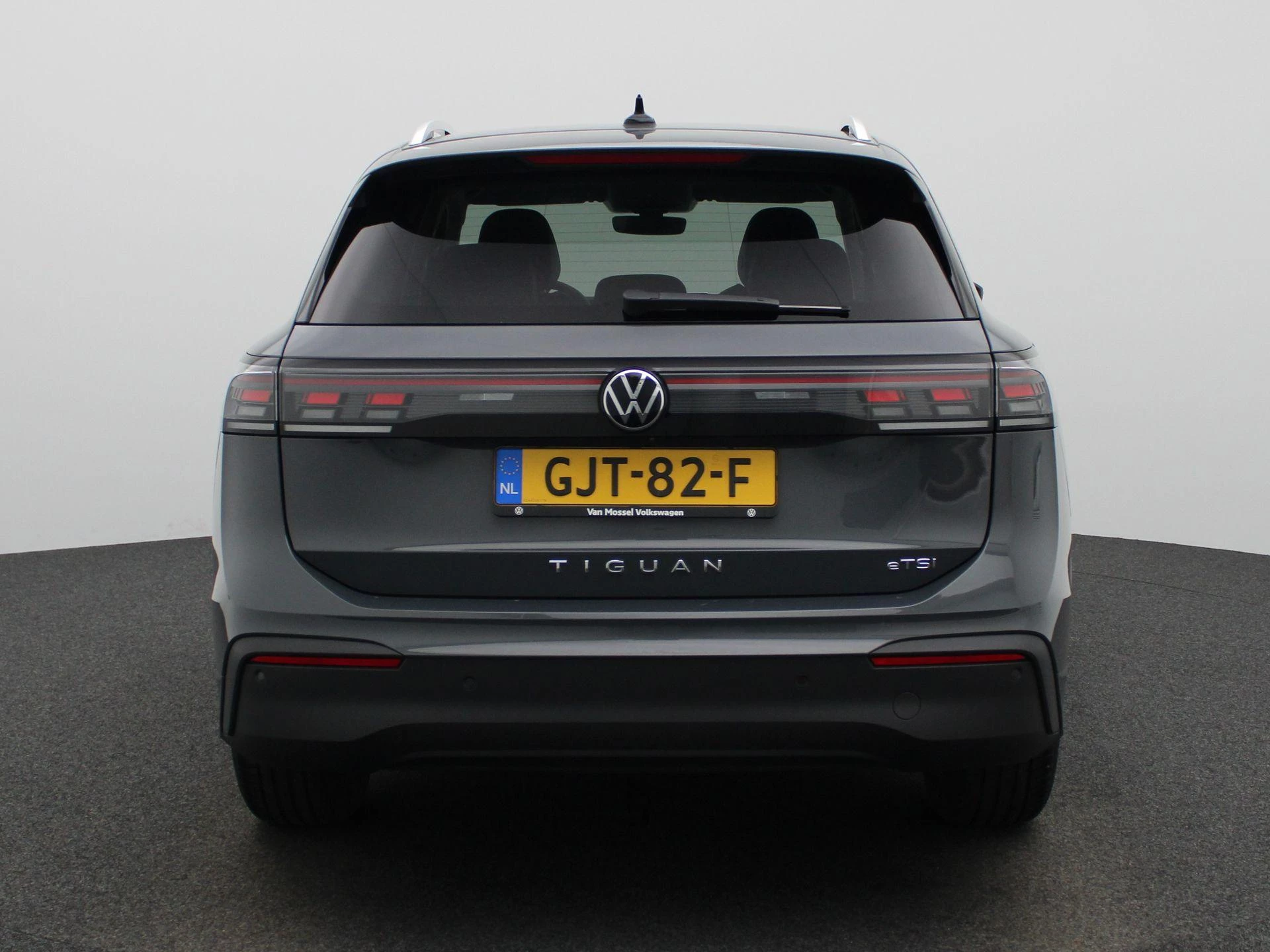 Volkswagen-Tiguan-image-4