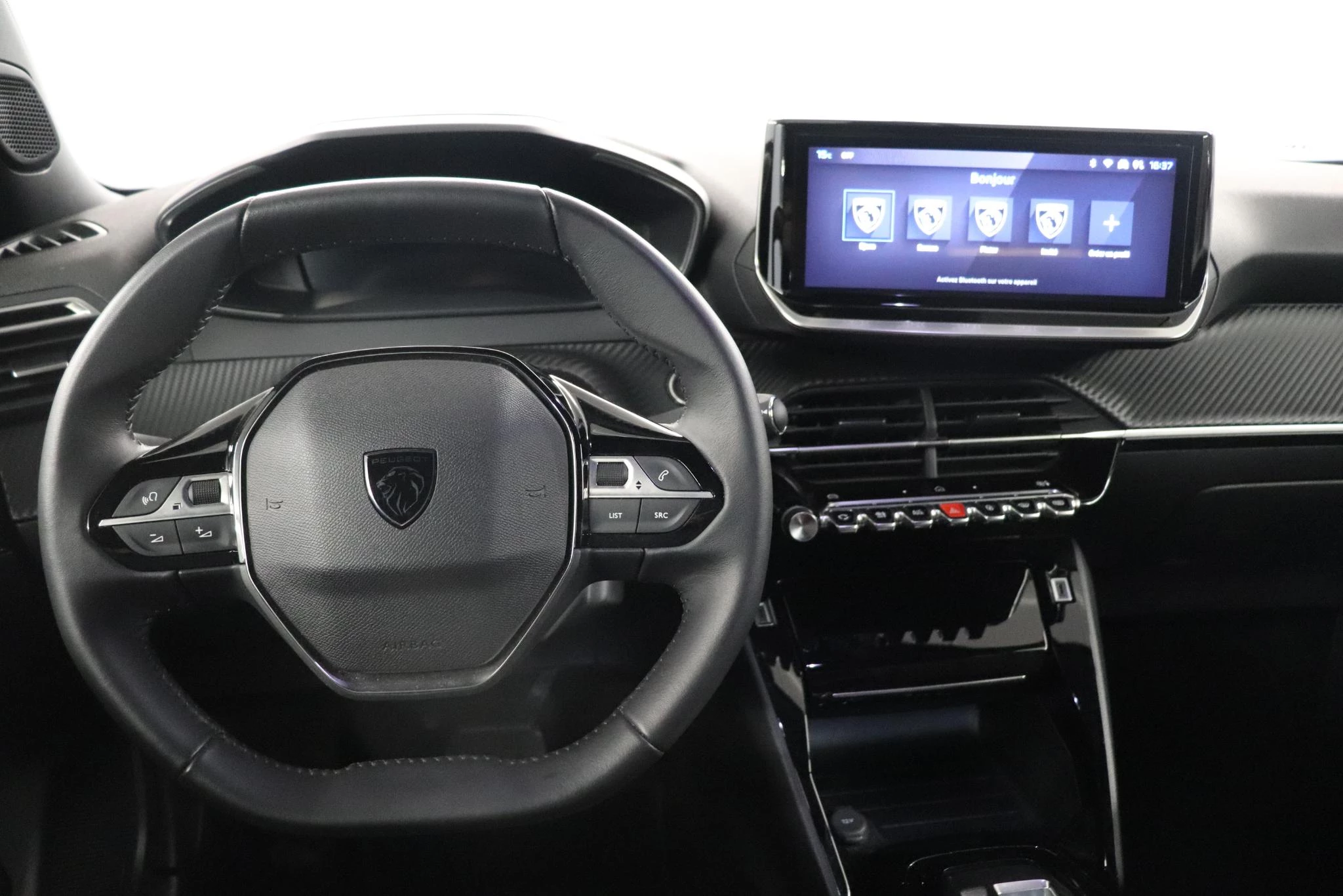 Peugeot-e-2008-image-15