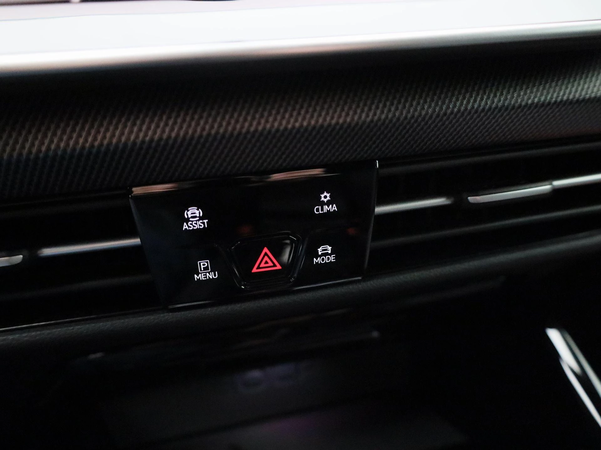 Volkswagen-Golf-image-23