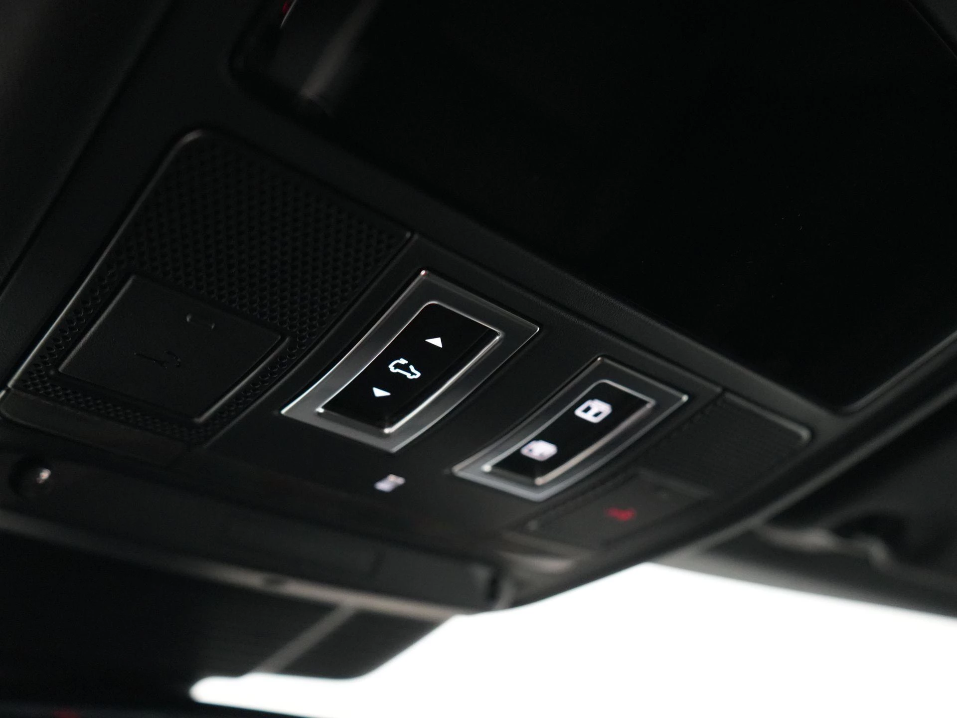 Land Rover-Range Rover Evoque-image-16