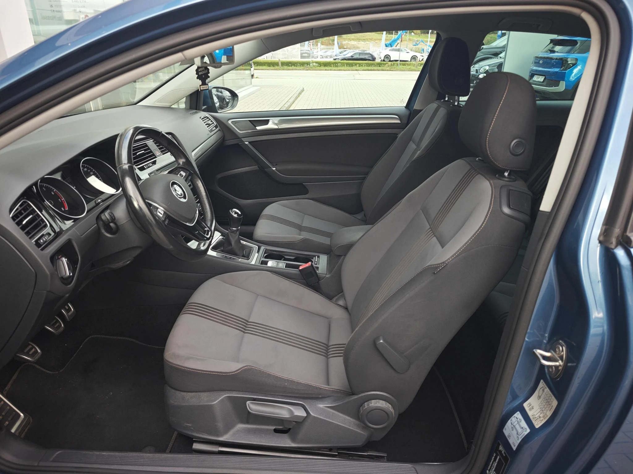 Volkswagen-Golf-image-6