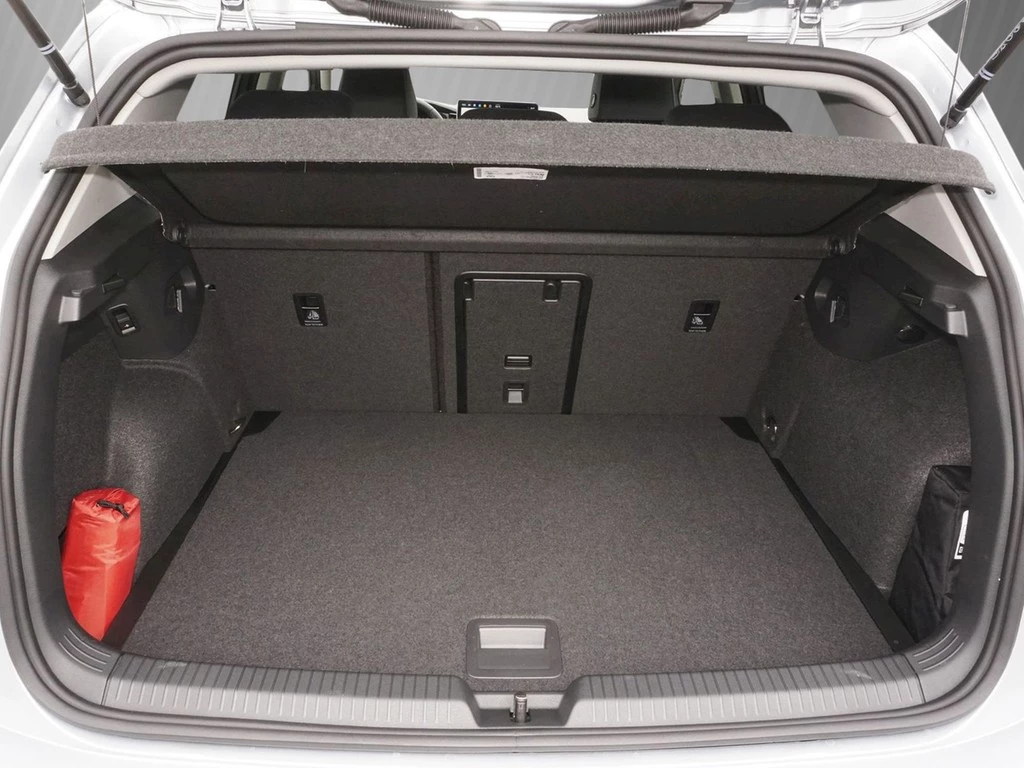 Volkswagen Golf VIII 1.5 eTSI DSG Style Business Premium