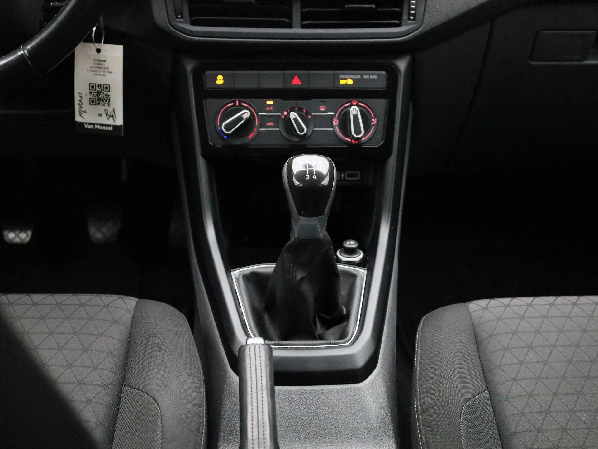 Volkswagen-T-Cross-image-8