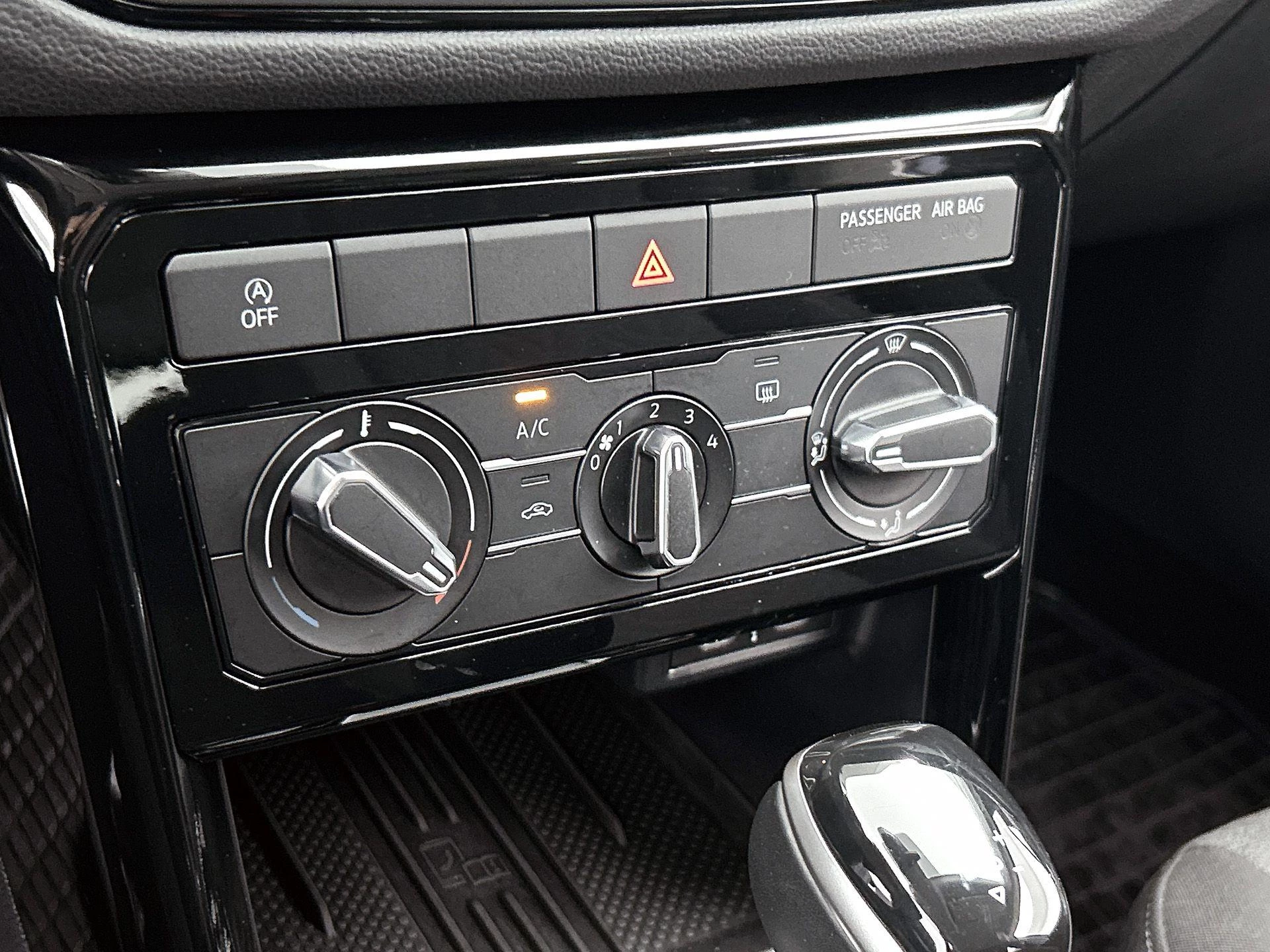 Volkswagen-T-Cross-image-23