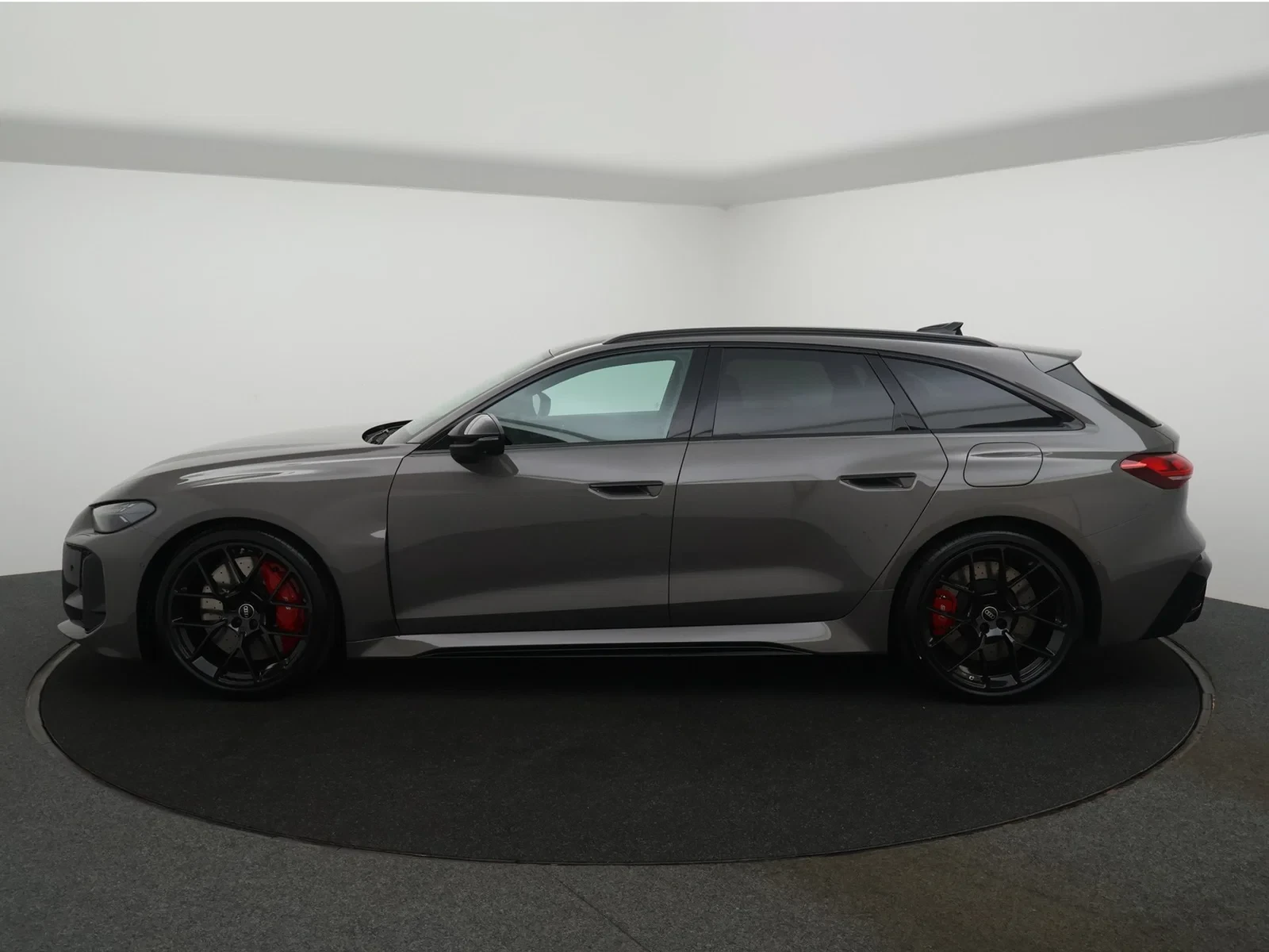 Audi RS5 Avant PHEV Audi RS 5 Avant - BESCHIKBAAR 01/01/2027 - +-12.500km