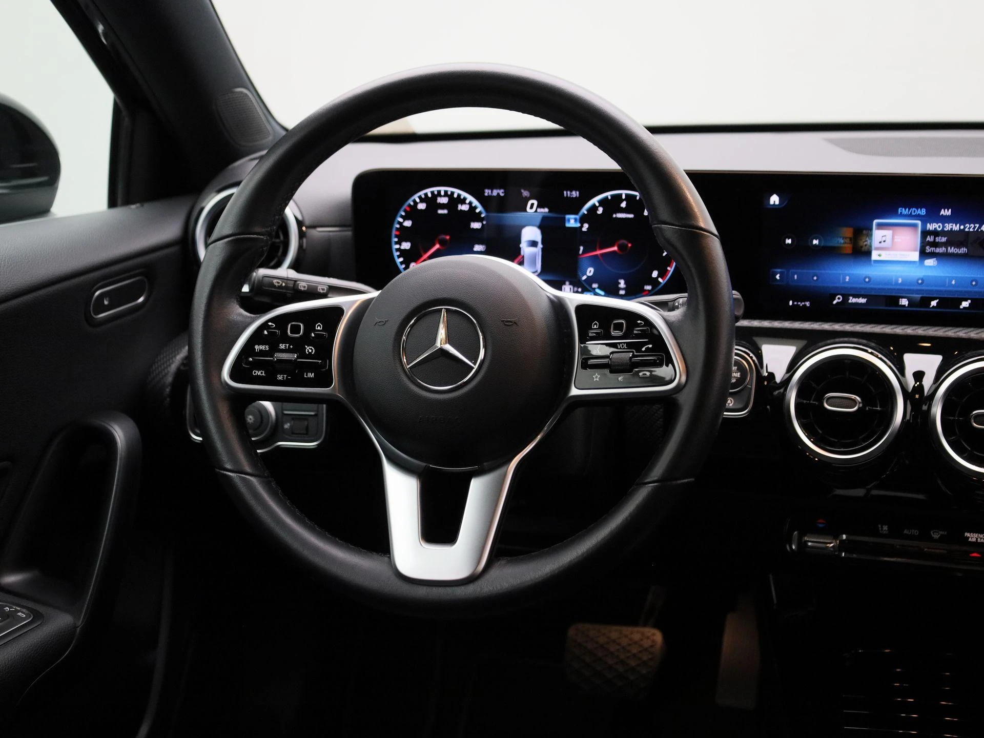 Mercedes-Benz-A-Klasse-image-9