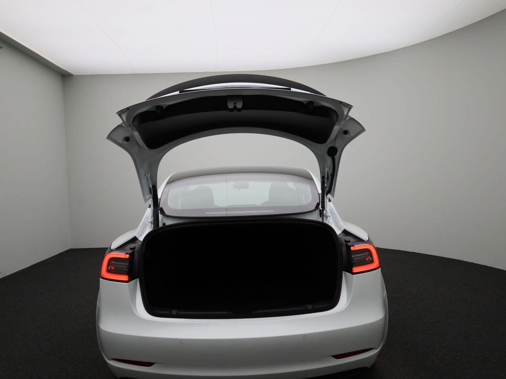 Tesla-Model 3-image-9