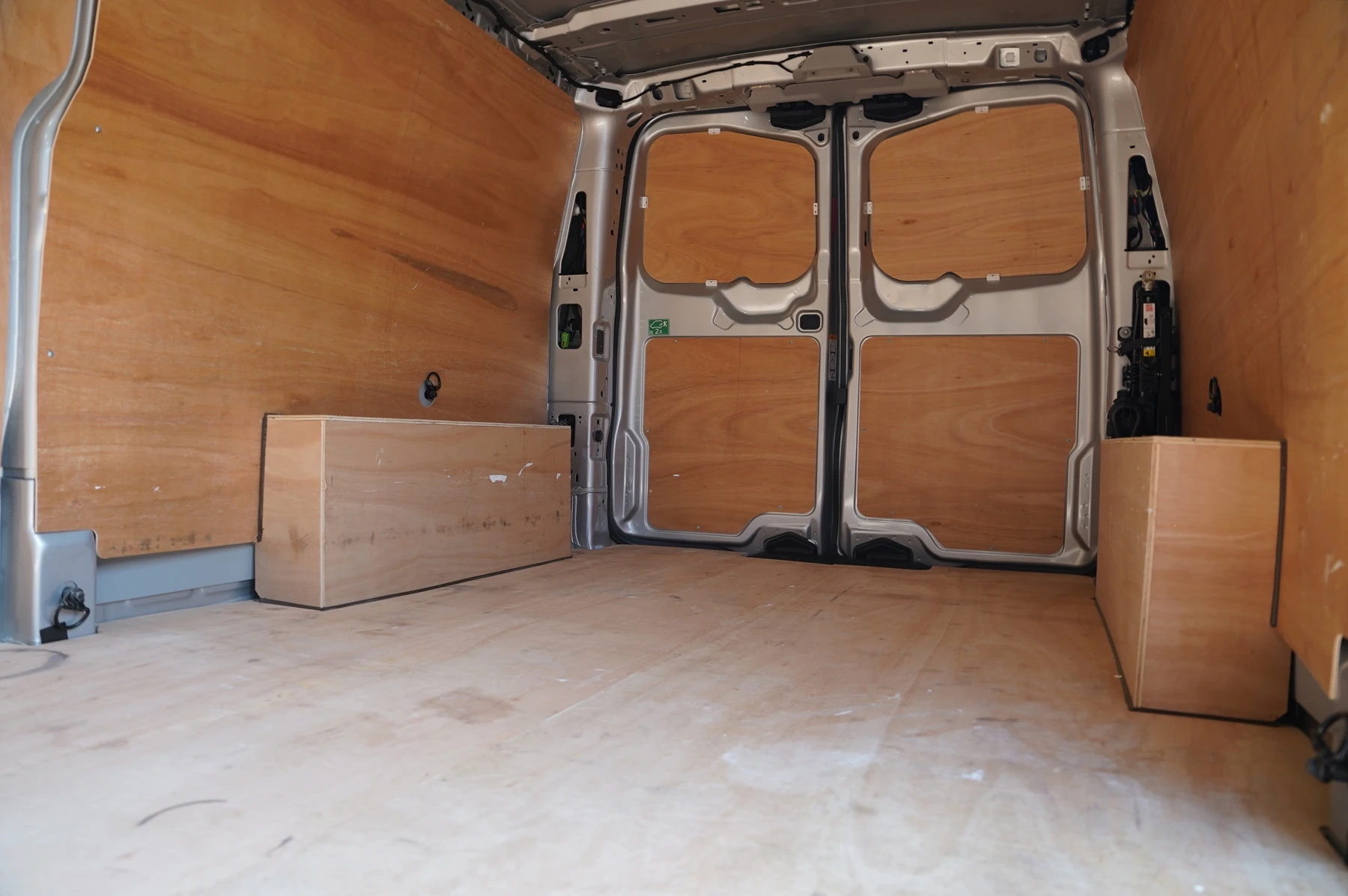 Volkswagen-Transporter-image-25