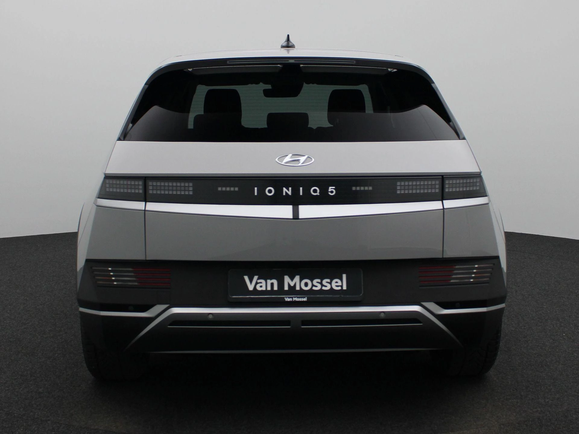 Hyundai-IONIQ 5-image-4