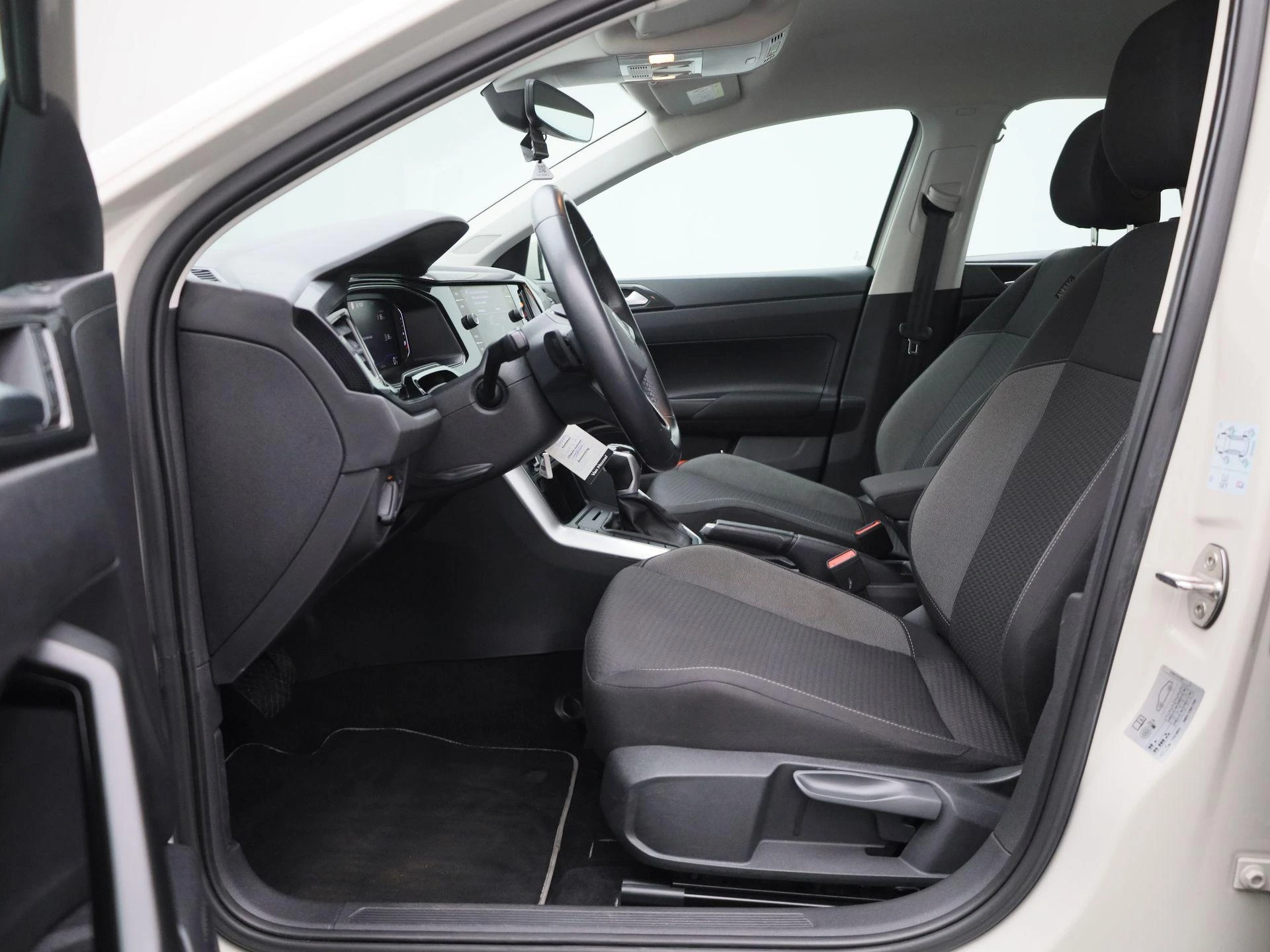 Volkswagen-Polo-image-11