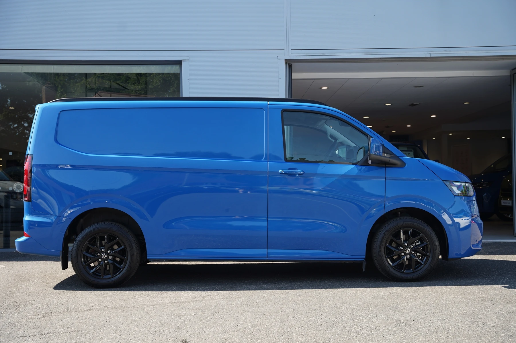 Volkswagen-Transporter-image-3