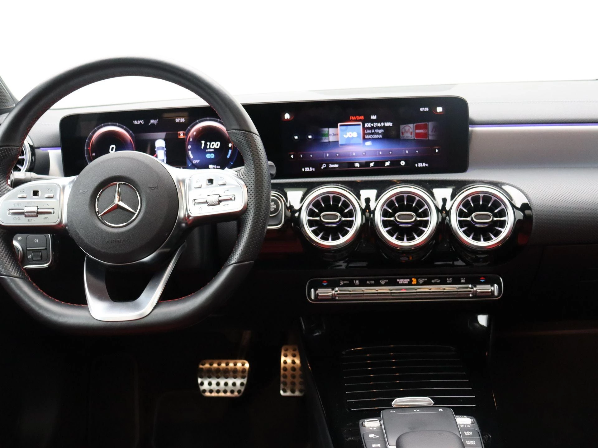 Mercedes-Benz CLA 250 e AMG Line + LEDER + CARPLAY + PANO DAK + HEAD UP + MULTIBEAM