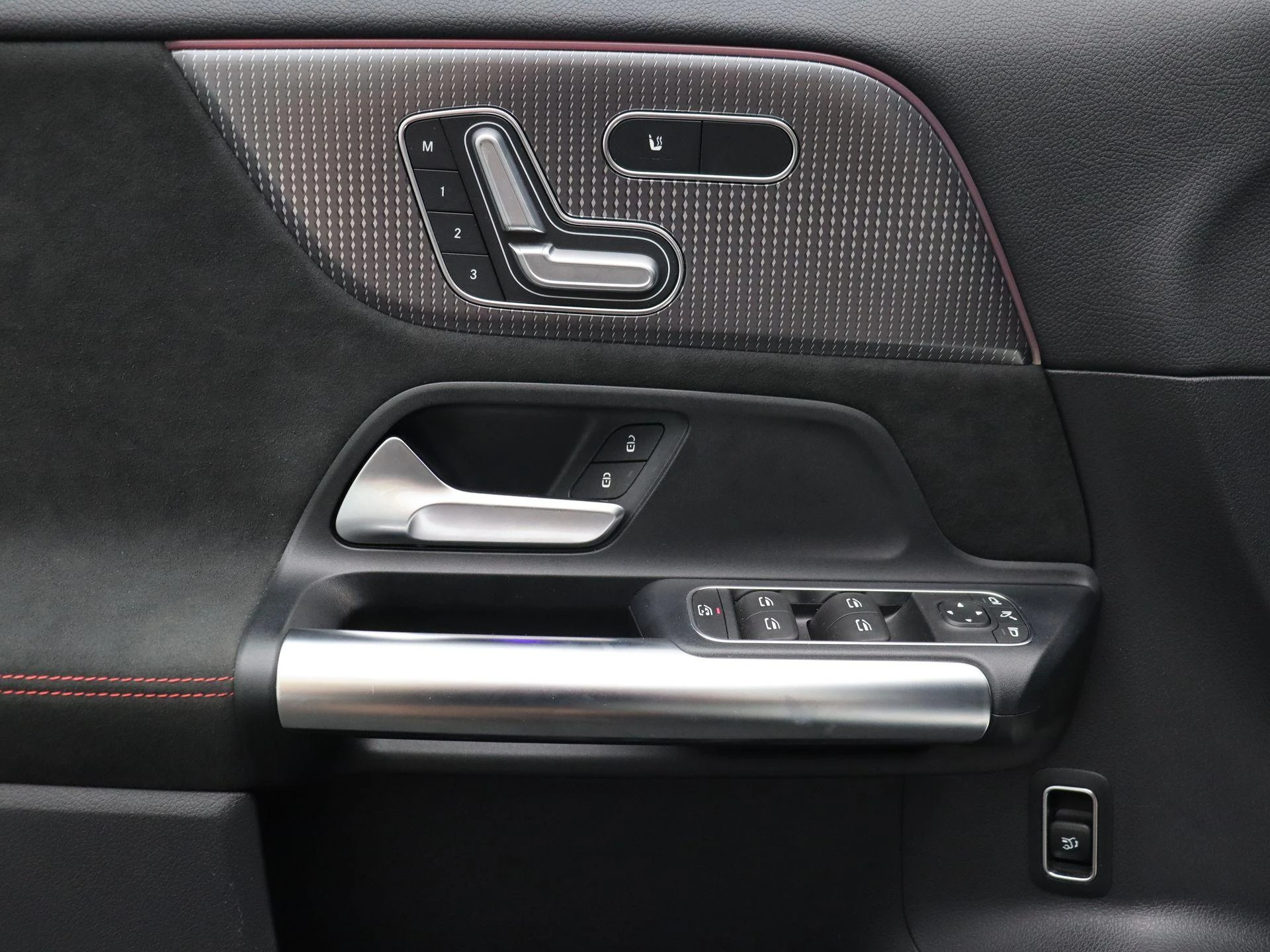 Mercedes-Benz EQA 250 AMG Line + PANORAMISCH DAK + CARPLAY + SURROUND VIEW CAMERA