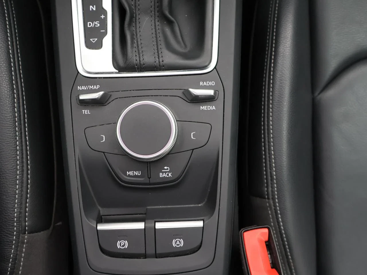 Audi Q2 Audi Q2 1.4TFSI 150PK *AUTOMAAT*LEDER*PANODAK*PDC*NAVI*ACC*ZETELVERWARMING*...*