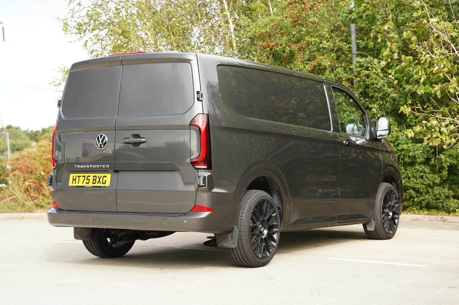 Volkswagen-Transporter-image-13