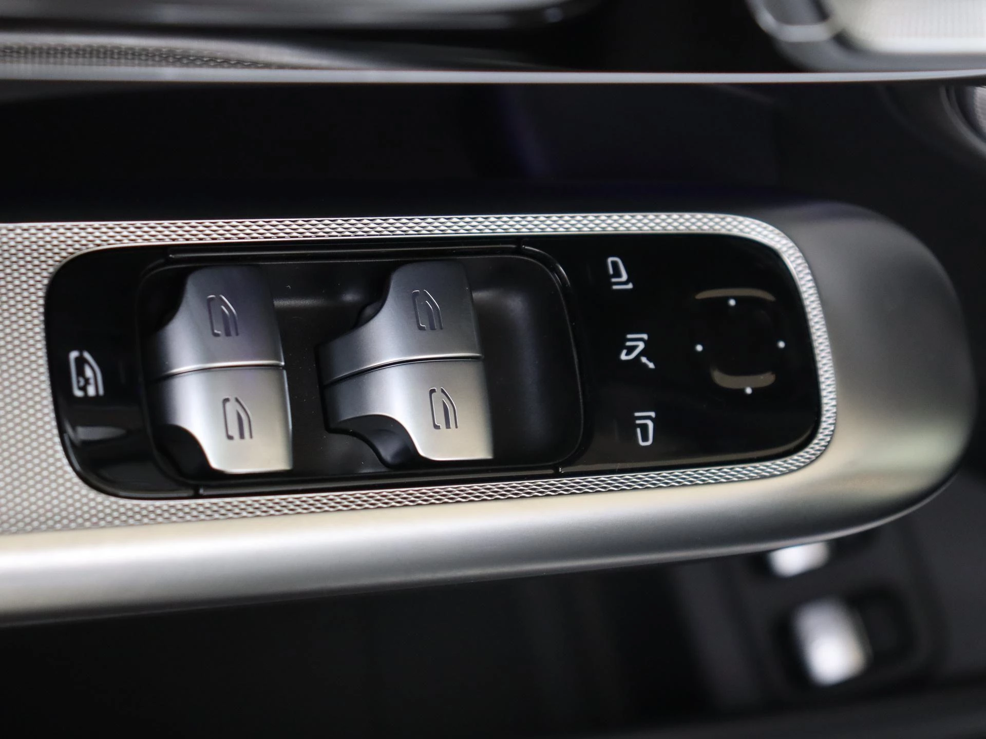 Mercedes-Benz-GLC-image-24